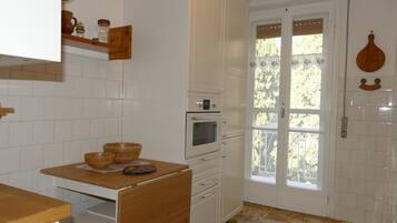 Frigorifero, microonde, forno, lavastoviglie