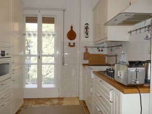 Kühlschrank, Mikrowelle, Ofen, Geschirrspüler
