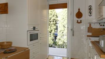 Kühlschrank, Mikrowelle, Ofen, Geschirrspüler