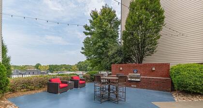 Atlanta Chic Urban Retreat Modern Apartment Stunning City Views private balcony