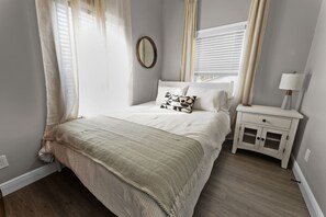 2 bedrooms, desk, iron/ironing board, free WiFi