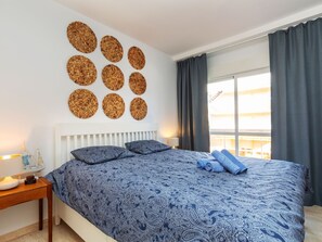 2 slaapkamers, een bureau, een strijkplank/strijkijzer, wifi