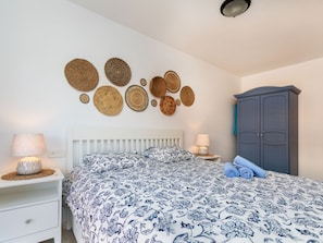 2 habitaciones, escritorio, tabla de planchar con plancha y wifi 