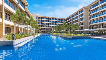 Außenpool, geöffnet von 08:00 Uhr bis 22:00 Uhr, Sonnenschirme