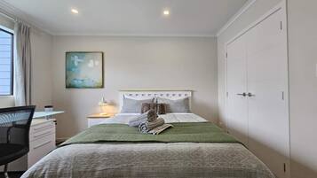 2 bedrooms, desk, iron/ironing board, free WiFi