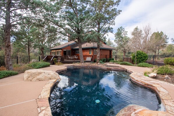 Outdoor pool - Serene yoga retreat with private heated pool! Just minutes from hiking! (Sedona)
