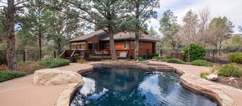 Serene yoga retreat with private heated pool! Just minutes from hiking!