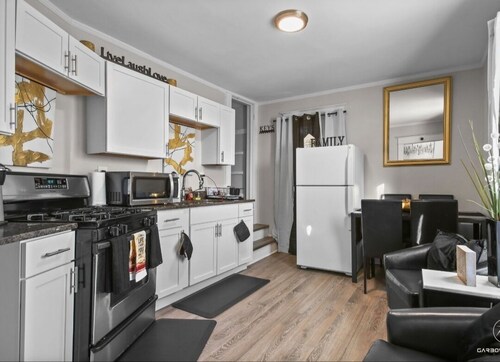 St Paul Fry Street Den West # 2
