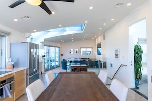Dining - Luxury Two-Level Condo, Panoramic Ocean Views, Patios, Fast WiFi & Fireplace (San Diego)