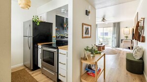 Coffee/tea maker, fridge, dishwasher, cookware/dishes/utensils