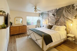Desk, iron/ironing board, travel cot, WiFi - New-Steps to Old Town! Heated Pool-Sage Serenity (Scottsdale)