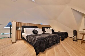 2 makuuhuonetta, työpöytä, ilmainen Wi-Fi, vuodevaatteet