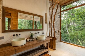 Design Villa, 1 Bedroom, Private Pool | Bathroom | Shower, rainfall showerhead, hair dryer, bathrobes - Casa Pohon Ubud (Ubud)