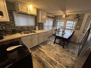 Fridge, oven, stovetop, coffee/tea maker