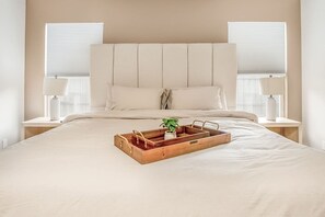 3 chambres, bureau, fer et planche à repasser, lit parapluie