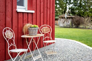 Terrace/patio - Holiday Home 'Vroni' with Private Terrace, Private Garden, Whirlpool and Wi-Fi (Ebersbach-Musbach)
