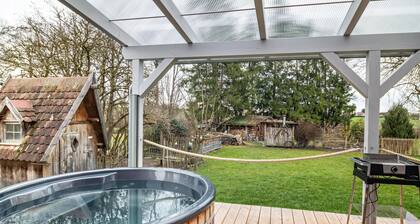 Ferienhaus 'Vroni' mit privater Terrasse, privatem Garten, Whirlpool und WLAN