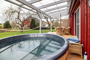 Terrace/patio - Holiday Home 'Vroni' with Private Terrace, Private Garden, Whirlpool and Wi-Fi (Ebersbach-Musbach)