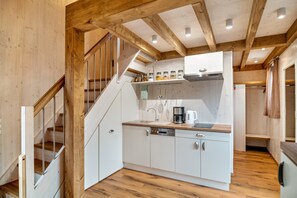 Fridge, oven, stovetop, dishwasher - Holiday Home 'Vroni' with Private Terrace, Private Garden, Whirlpool and Wi-Fi (Ebersbach-Musbach)