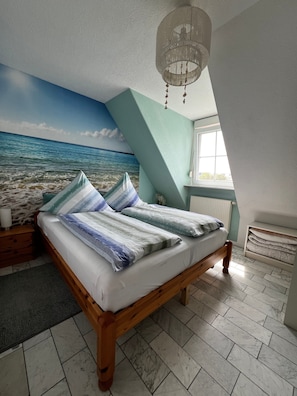 1 bedroom, iron/ironing board, free WiFi, bed sheets - Apartment 'Fewo 1 - Seehaus Hoyer' with Balcony and Wi-Fi (Gunzenhausen)