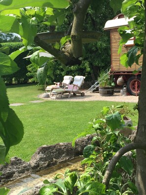 Property grounds - Apartment 'Familienurlaub Im Zirkuswagen' with Private Garden and Wi-Fi (Hümmel)