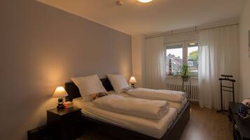 2 Schlafzimmer, BĂŒgeleisen/BĂŒgelbrett, kostenloses WLAN, BettwĂ€sche