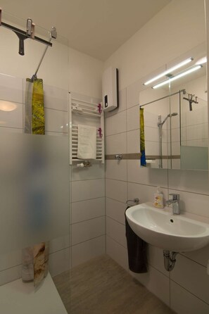 Bruser, gratis toiletartikler, hårtørrer, håndklæder