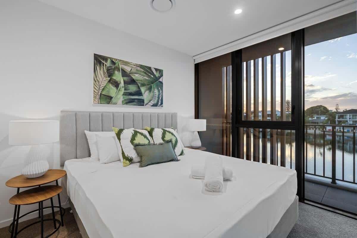 2 slaapkamers, een strijkplank/strijkijzer, reisbedje, wifi