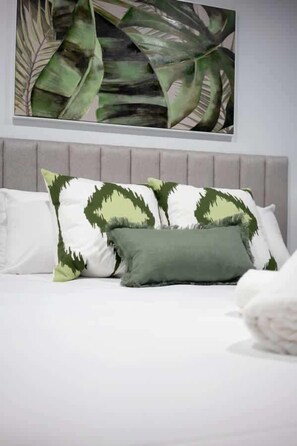 2 bedrooms, iron/ironing board, travel cot, WiFi