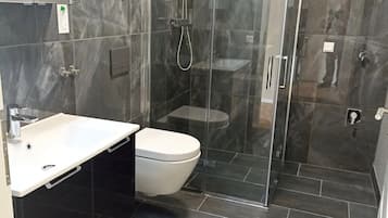 Ducha, secador de pelo, toallas