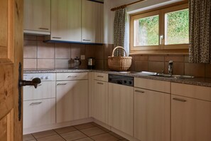 Kühlschrank, Herdplatte, Geschirrspüler