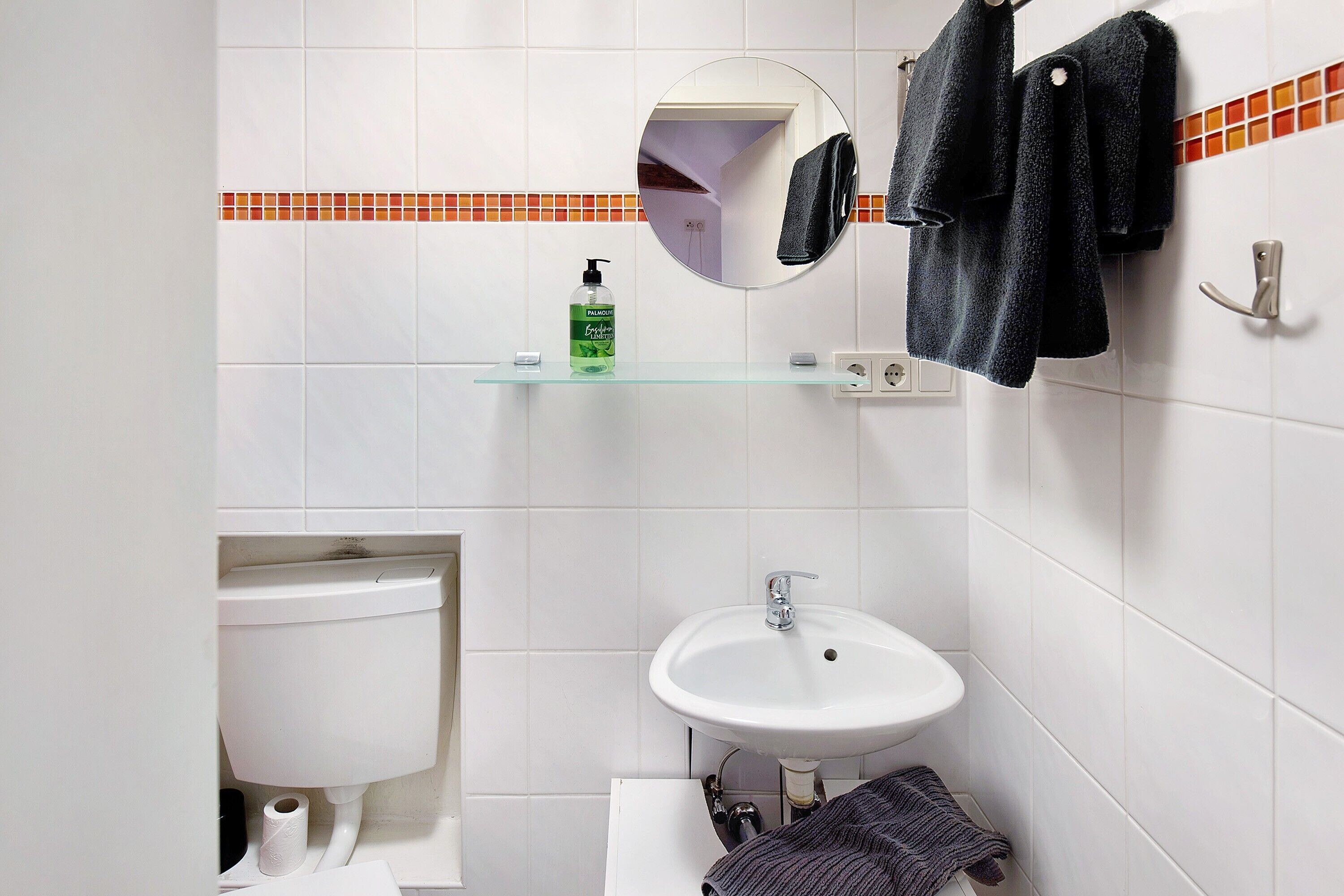 Een douche, een haardroger, handdoeken