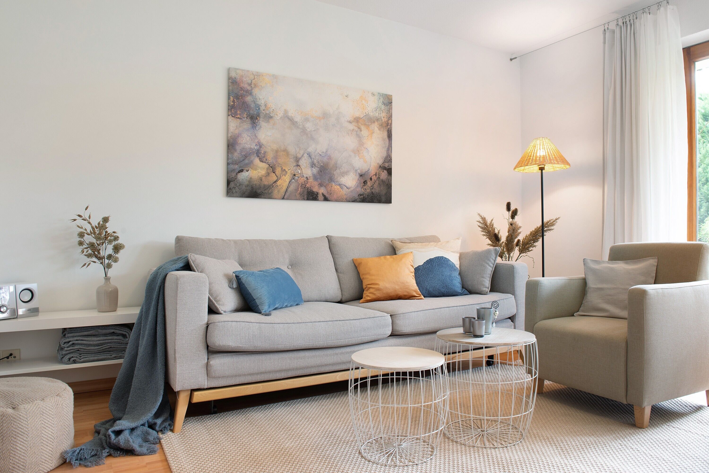 Fernseher, Tischtennisplatte, Stereoanlage