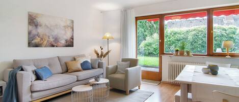 TV, table tennis, stereo