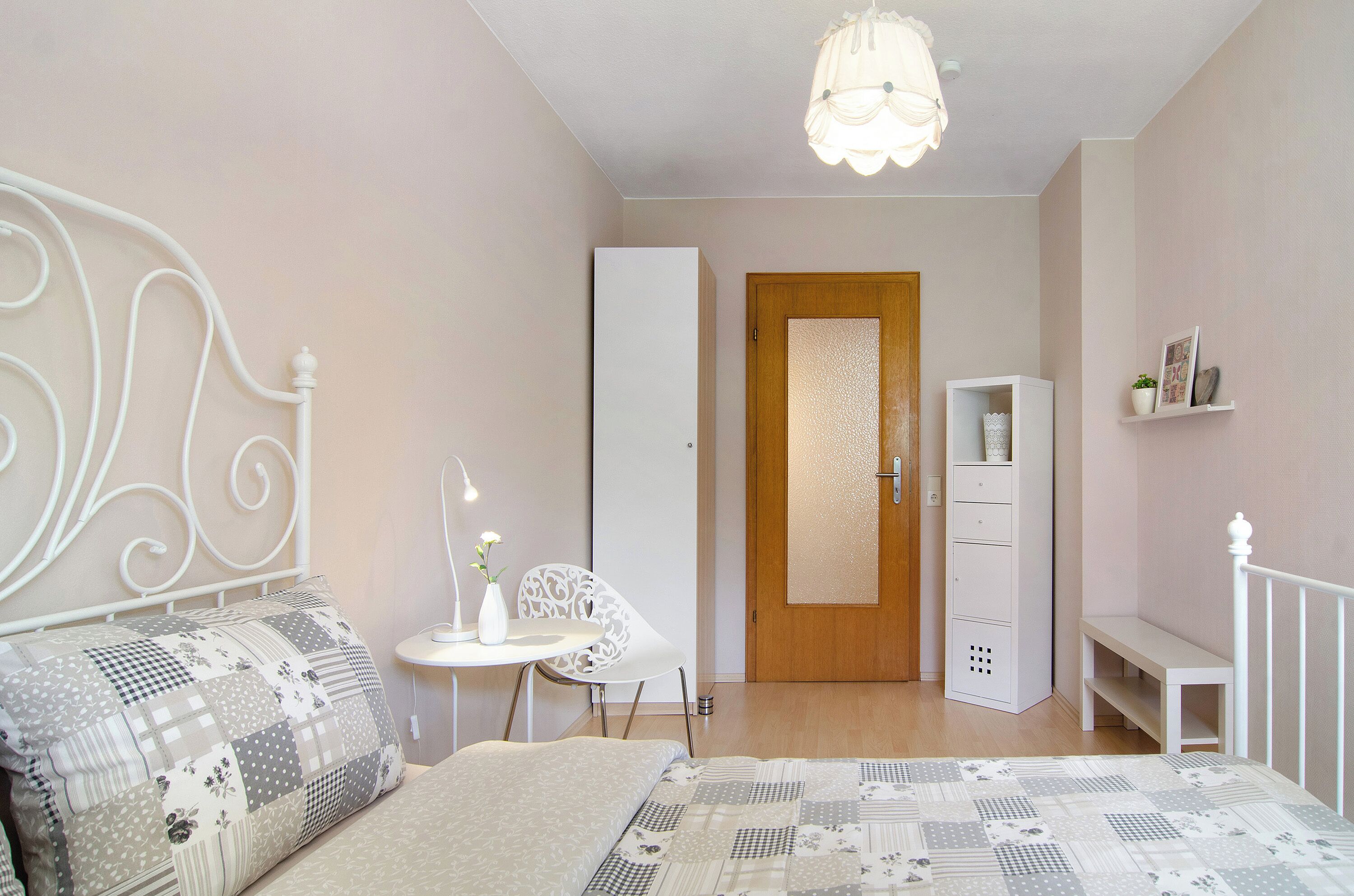 2 makuuhuonetta, silitysrauta/-lauta, ilmainen Wi-Fi, vuodevaatteet