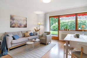 TV, table tennis, stereo