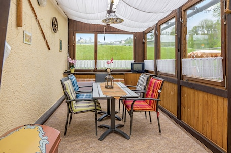 Dining. Apartment 'Ferienwohnung Schlossblick' with Private Terrace, Private Garden and Wi-Fi