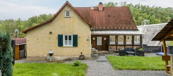 Apartment 'Ferienwohnung Schlossblick' with Private Terrace, Private Garden and Wi-Fi