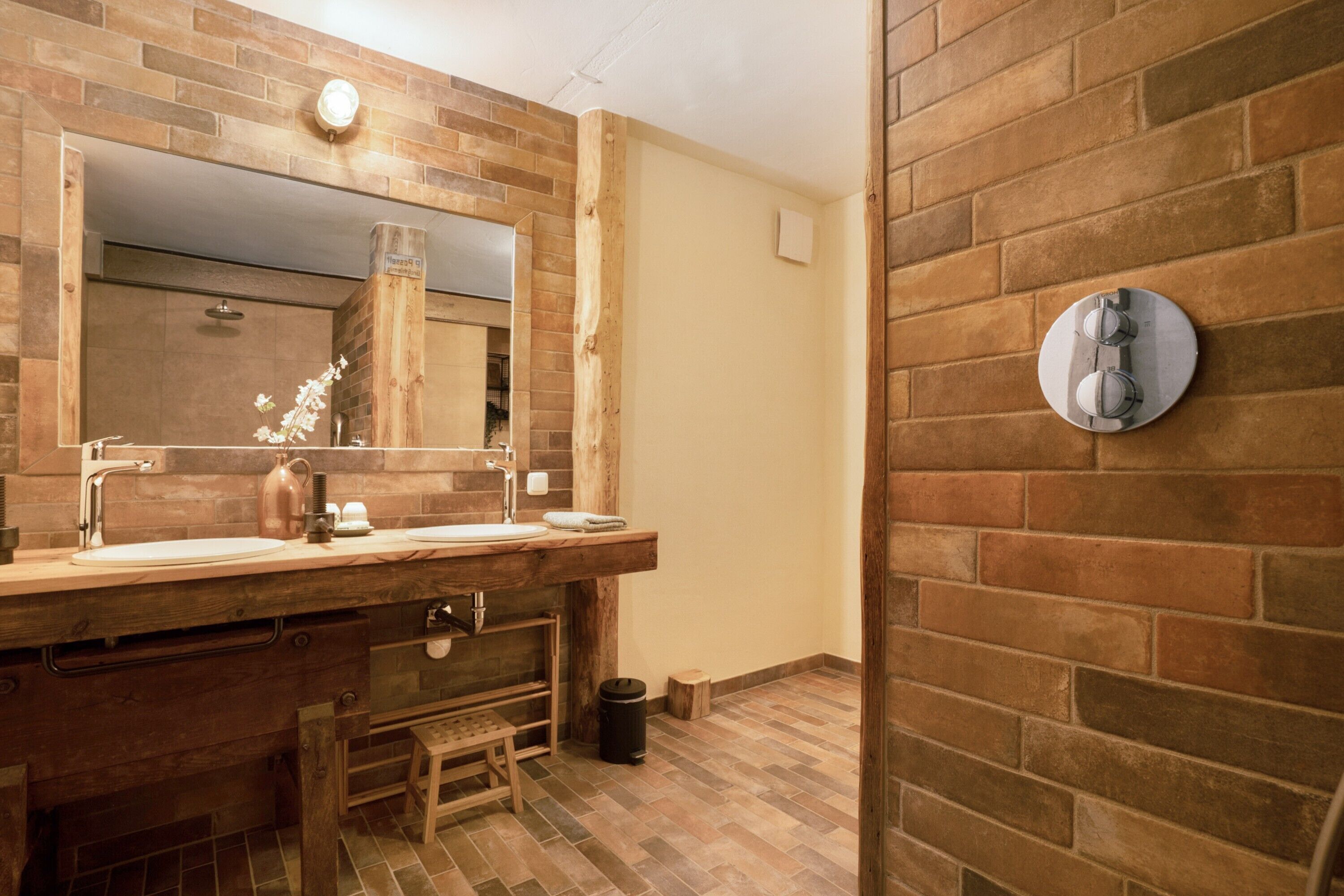 Ducha, secador de pelo, toallas