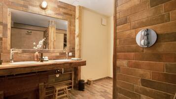 Ducha, secador de pelo, toallas