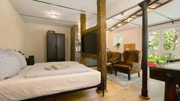 1 bedroom, free WiFi, bed sheets