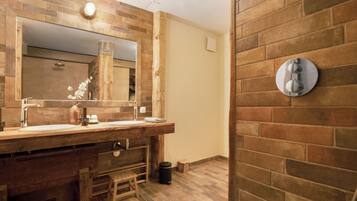 Dusche, Haartrockner, HandtĂŒcher