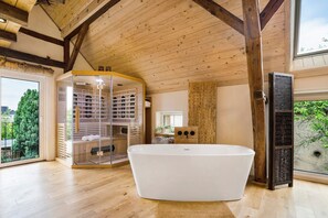 Regadera, secadora de cabello, toallas 