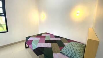 Standard Single Room | Desk