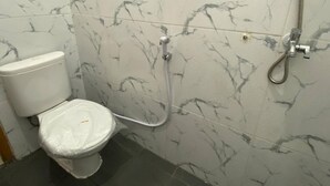 Standard Double Room | Bathroom | Shower - Alto Homestay (Palembang)