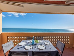 Outdoor dining - Les Argonautes by Interhome (Le Barcarès)