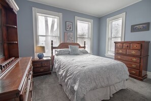 4 bedrooms, desk, iron/ironing board, free WiFi - Caroline Street Delight! (Saratoga Springs)