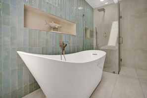 Shower, hair dryer, towels - Heated Pool • Putting Green • 5 Min to Beach (Delray Beach)