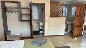 2 quartos, ferros/tábuas de passar roupa, Wi-Fi, roupa de cama