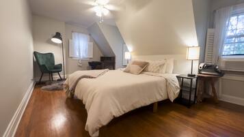 3 chambres, bureau, fer et planche Ă repasser, lit parapluie